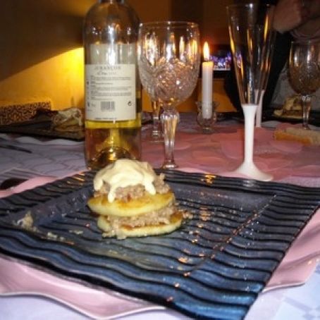 Millefeuille of sausage and apples with it's devilish sauce