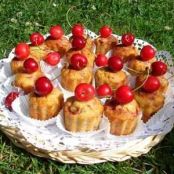 Small cherry and pistachio cakes